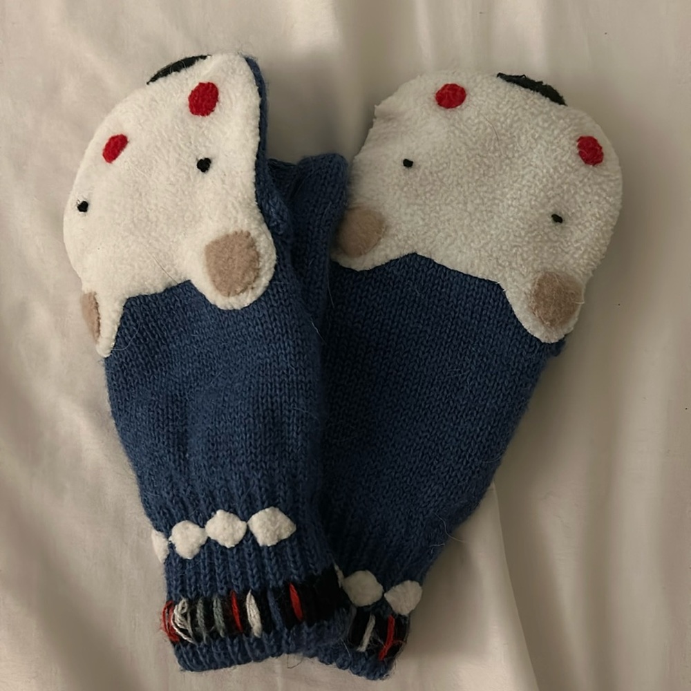 Adorable kids polar bear mittens!